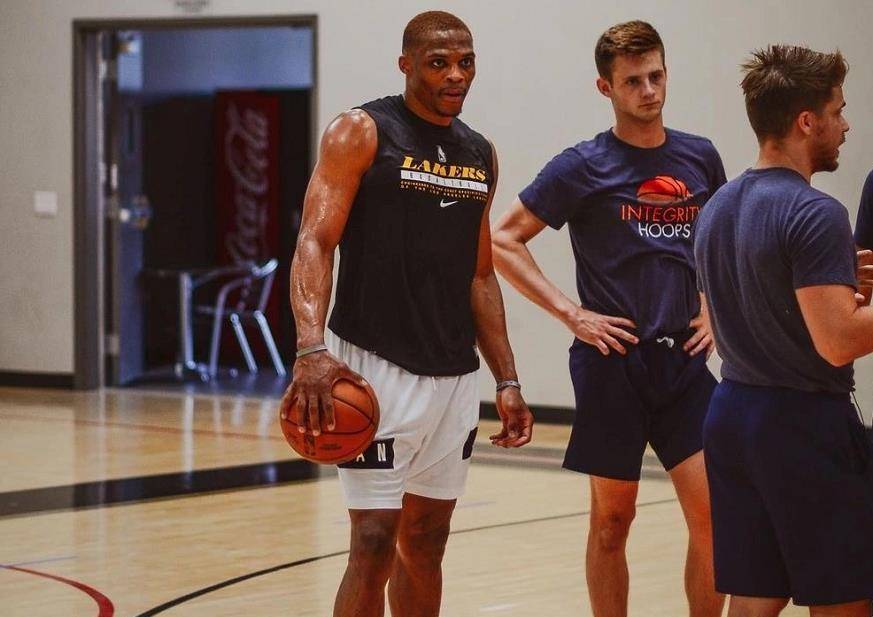 出中路后 出中路后